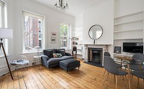 Chic Apartment Near Kensington Palace